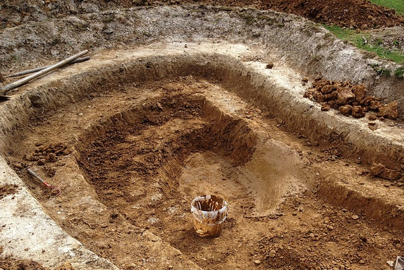 Auch ein Teich ist eine Baustelle, die zu sichern ist