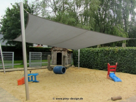 Sonnensegel feststehend Olfen 4M graues Segel über einen Spielplatz