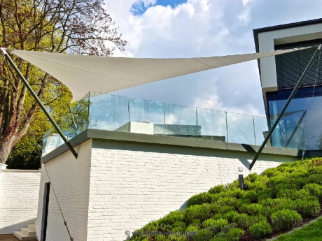 Münster Ganzjahressegel – Textile Sonnensegel Architektur auf einer Terrasse