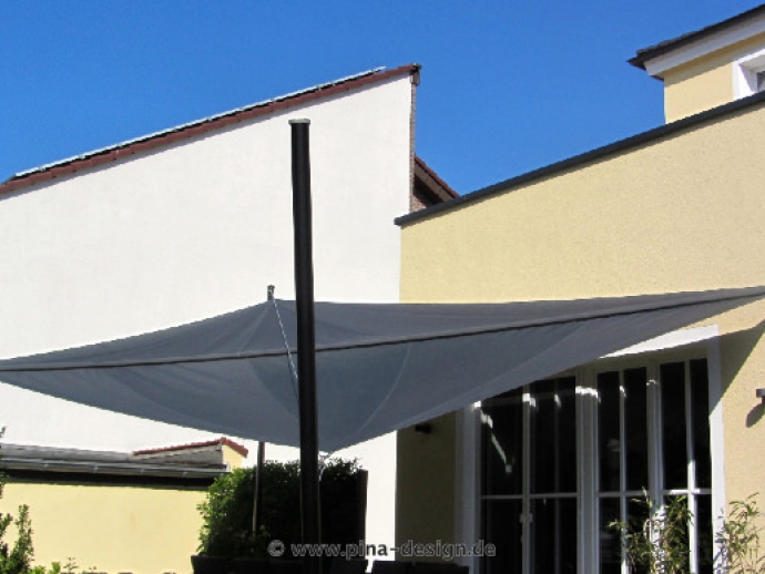 Sonnensegel – aufrollbar - in Bocholt in anthrazit über Terrasse