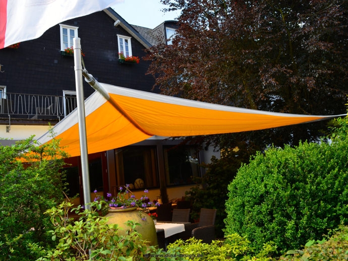 Bestwig/ Olsberg – Sonnensegel über Hotelterrasse