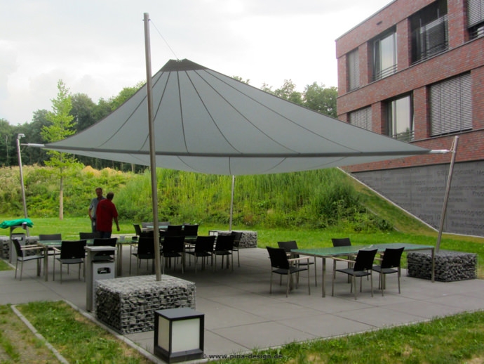 Essen – Sonnensegel Gartenterrasse als Unterstand auf einem Firmengelände