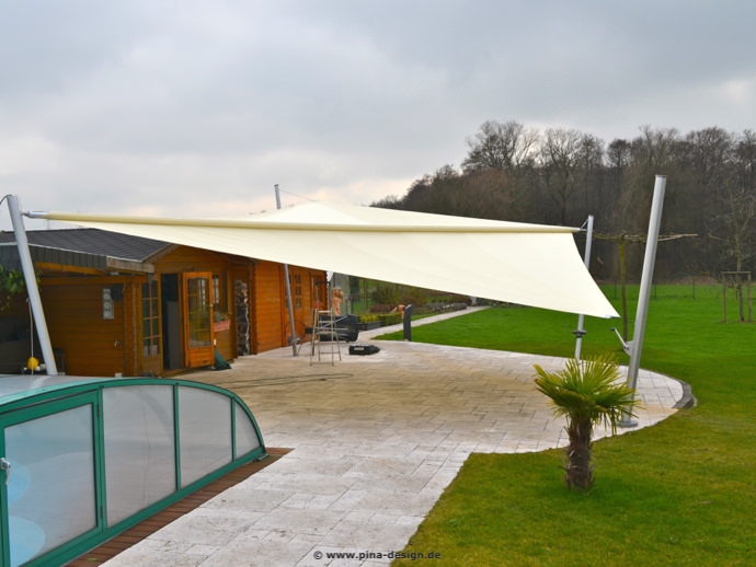 Langenfeld – Sonnensegel freiststehend auf Terrasse