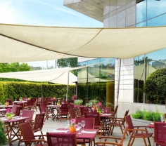 Sonnensegel aufrollbar in manuell für das Hyatt Hotel Warschau