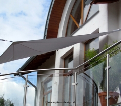 Sonnensegel manuell Büren 2M / 2W I. graues Segel über einen Balkon