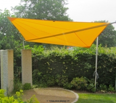 Ahlen – Sonnensegel über Gartenterrasse