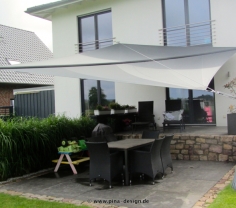 Sonnensegel manuell Ibbenbüren 2M / 2W II. Sonnensegel manuell Ibbenbüren 2M / 2W II. anthrazites Segel vor einem Haus