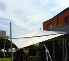 Leverkusen Sonnensegel über Terrasse am Haus