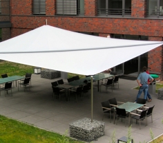 Essen I. – Sonnensegel Gartenterrasse für Mitarbeiter