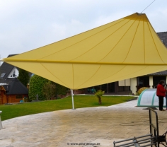Langenfeld – Sonnensegel freiststehend auf Terrasse in Gelb