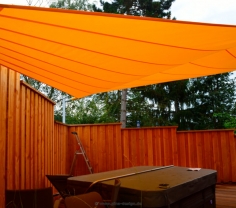 Nideggen in der Eifel - Unteranischt des Sonnensegels über Terrasse