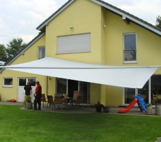 Wegberg bei Köln - Sonnensegel über Terrasse