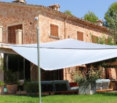 Sonnensegel auf auf Mallorca als Sonnenschutz für Dachterrasse, im Garten oder der Haus Terrasse